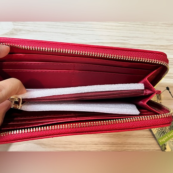 Badgley Mischka Wallet - Picture 3 of 4